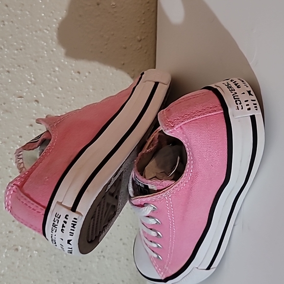 Pink Converse - Picture 2 of 5